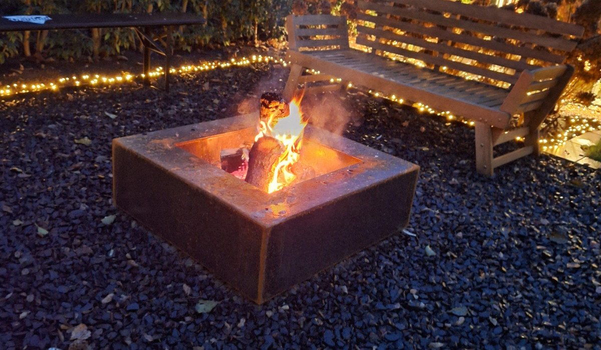 Feuerstelle Gartenfeuer Cortenstahl FLAMA quadratisch standsicher