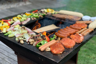 Grillsäule Kontaktgrill Cortenstahl mit quadratischer 10 mm Stahlplatte Grillfläche