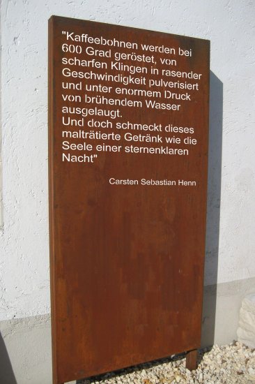 Literarische Motivwand Carsten Henn aus Corten freistehend 900 x 1800 mm Zitat aus Der letzte Caffe 1
