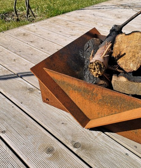 Design Feuerstelle Feuerwanne Cortenstahl quadratisch standsicher