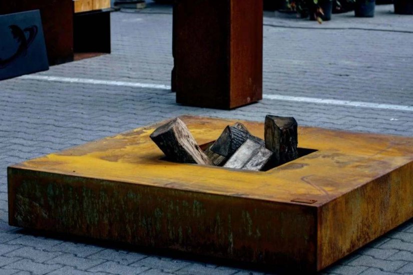 Feuerstelle Gartenfeuer Cortenstahl quadratisch standsicher