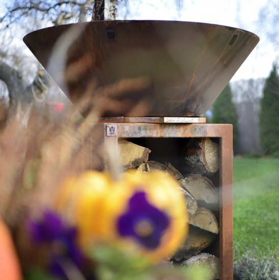 Gartengrill Grillsäule Kontaktgrill Cortenstahl mit Edelstahl Grillfläche Stimmung