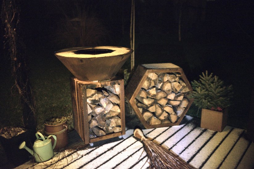 Holzlager Kaminholzlager Cortenstahl mit Grillaufsatz