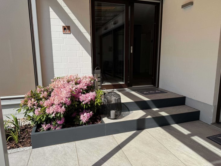 OOLEX Sonderanfertigung Stufenverkleidung Stahl verzinkt RAL 7016 Gartenbau Hiebler