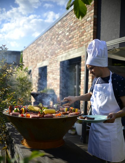 Exclusive Outdoorküche Cortenstahl mit Shou Sugi Ban Technik imprägniertem Holzunterbau