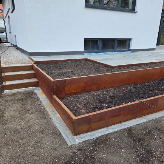 Pflanzgefaesse Einfassungen Stufenanlagen aus 3 mm Cortenstahl 17