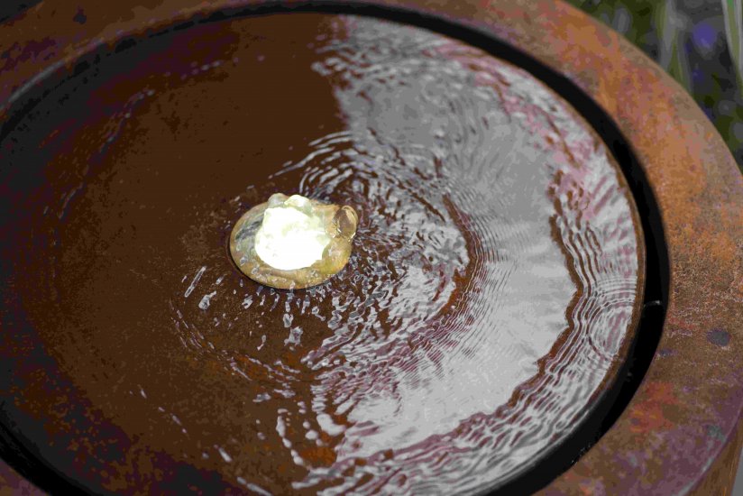 Terrassenbrunnen Wassertisch rund Cortenstahl für die Terrasse